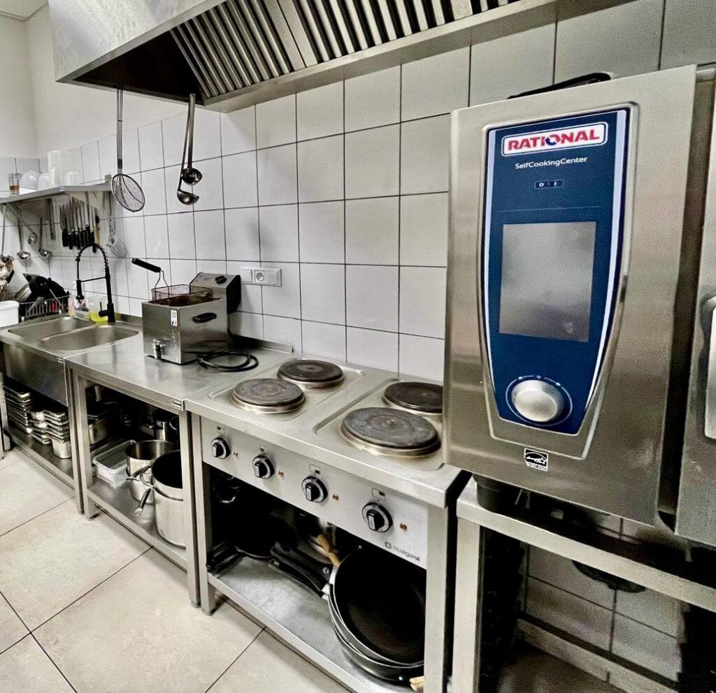 Restauracja Regionalne Doznania - wnętrze kuchni