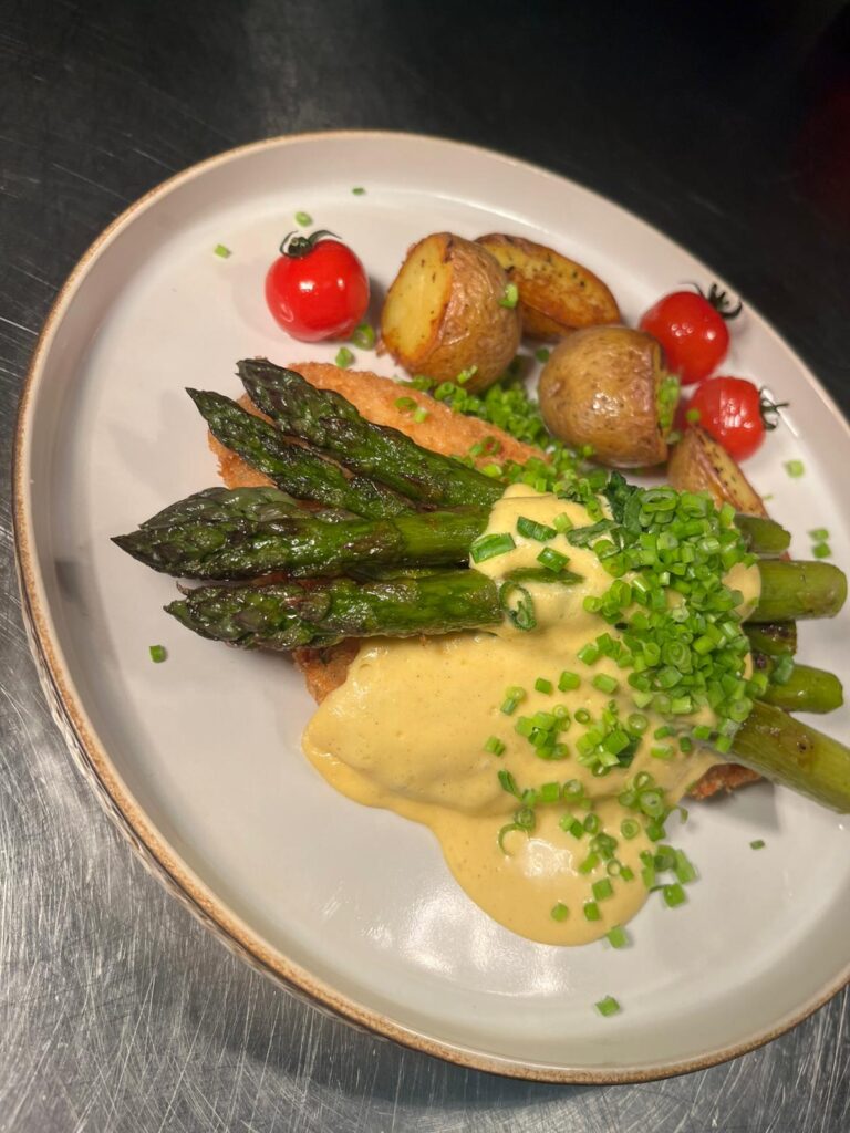 szparagi Opole z restauracji Regionalne Doznania - filet z kurczaka